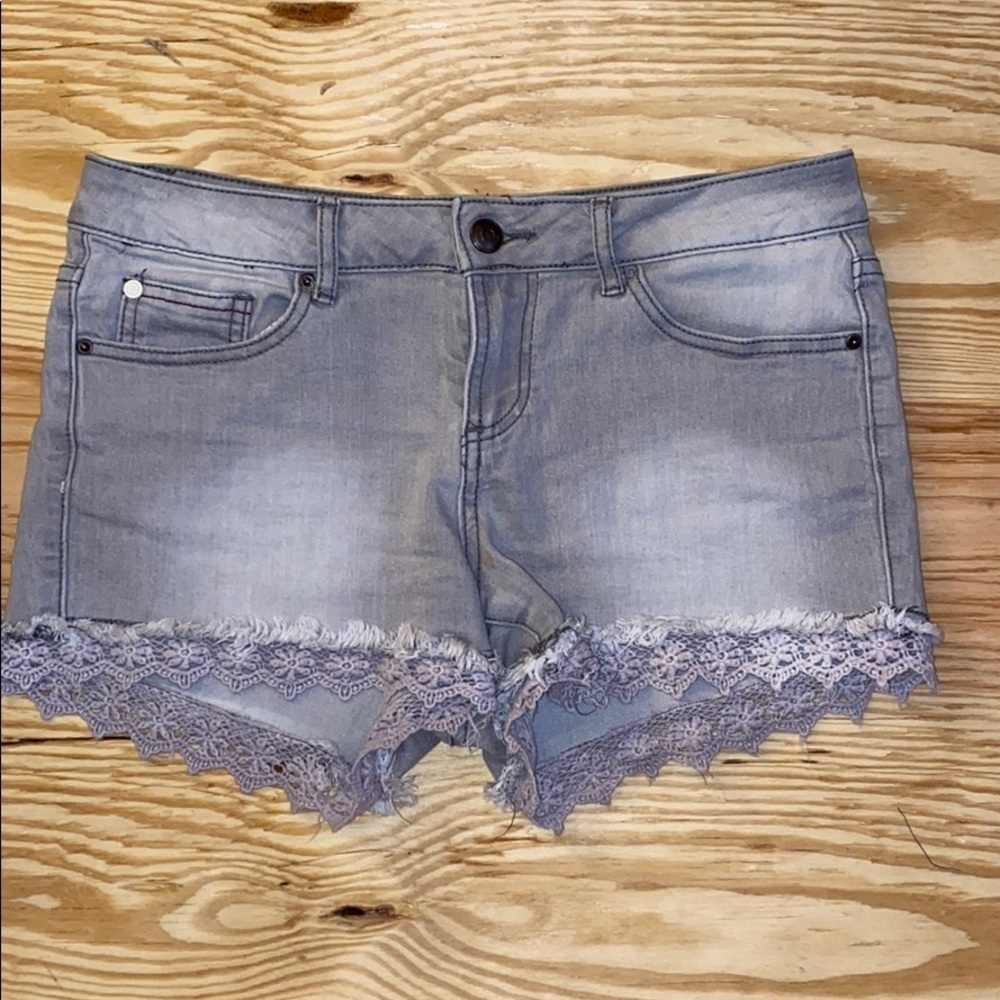 EUC Frayed laced detail shorts cute sexy 💫✨🌟